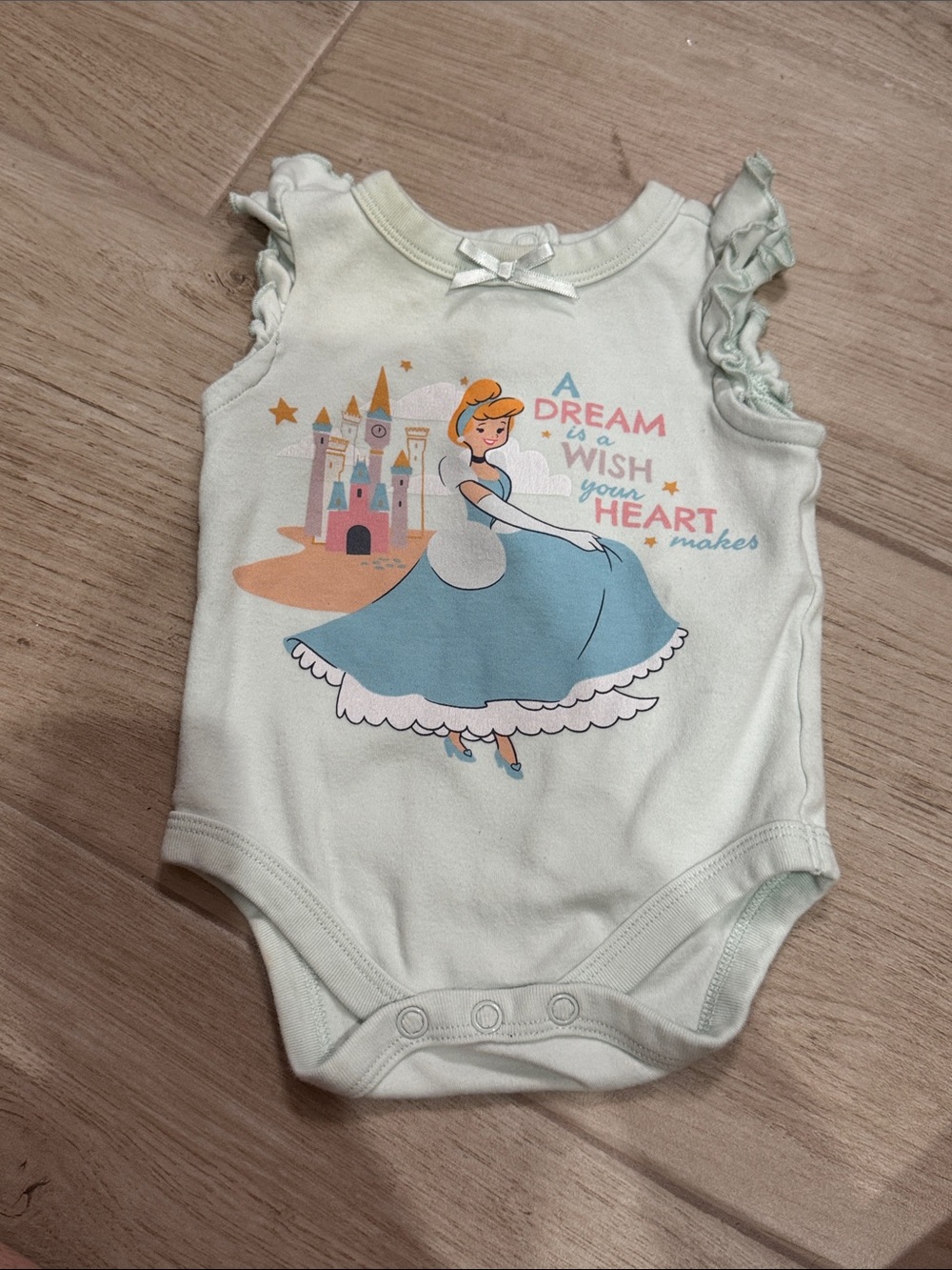 Disney Cinderella “A Dream is a wish your heart makes” Onesie 6-9 months